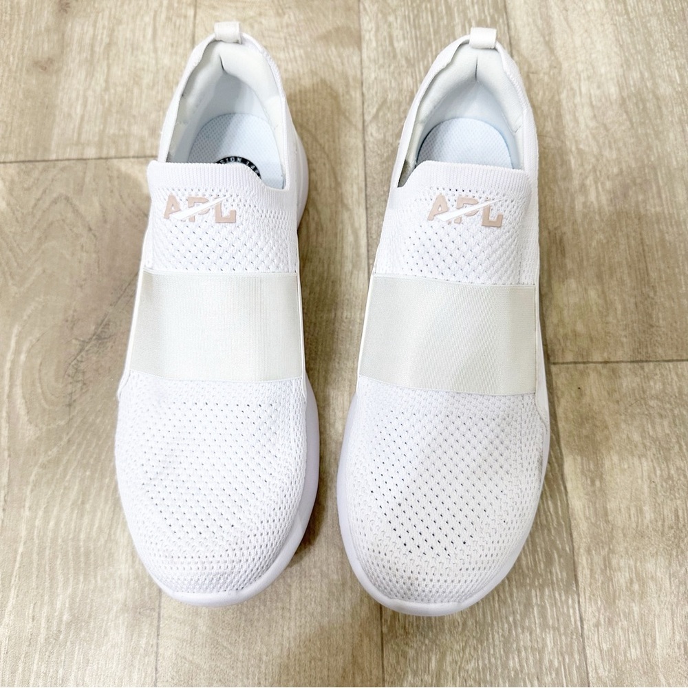 APL Women's TechLoom Bliss Running Sneakers in white 9.5 - Picture 3 of 10
